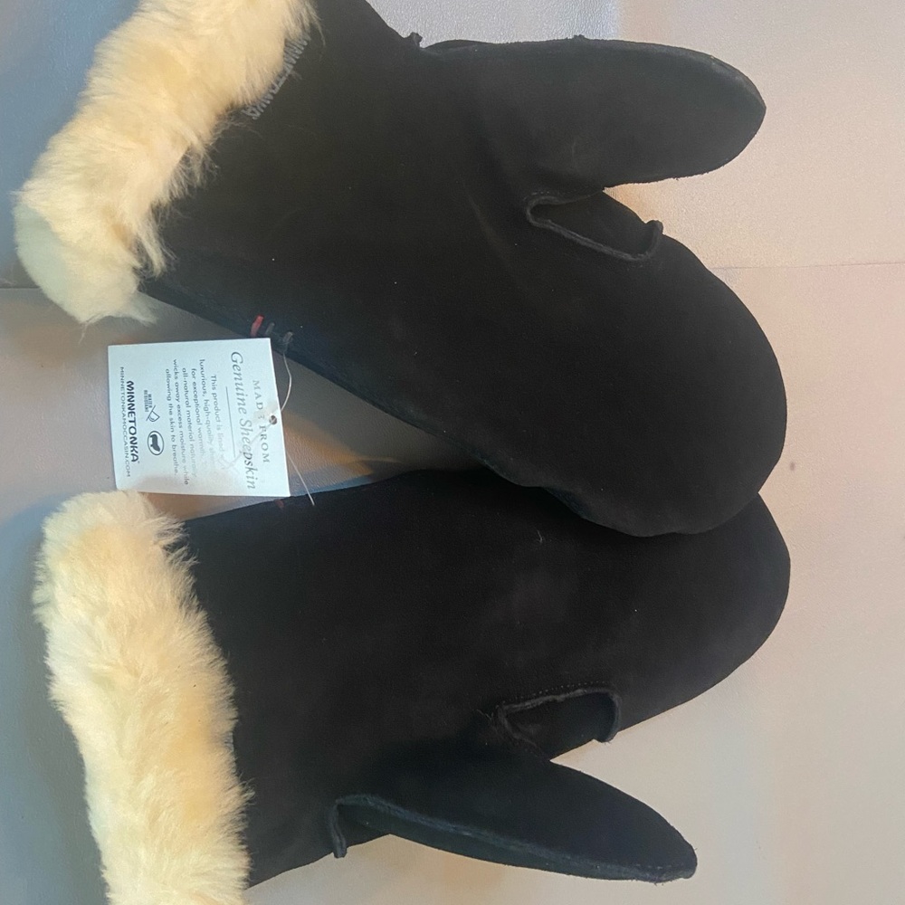 Minnetonka Sheepskin Mittens with Fur Trim